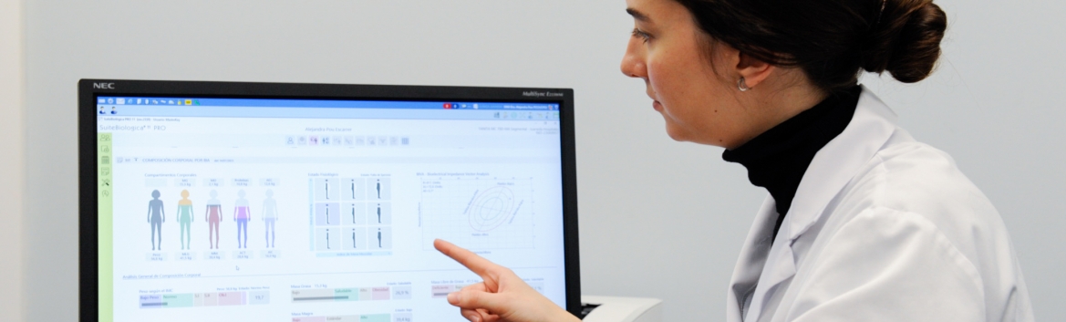 La báscula de biometría de Juaneda Hospitales calcula no solo el peso, sino los porcentajes de grasa, agua y músculo y avisa del riesgo de enfermedades asociadas Juaneda