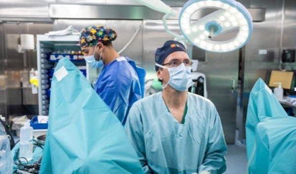 «Intervenimos los casos más complejos de piedras en el riñón que nos derivan otros urólogos»  Juaneda