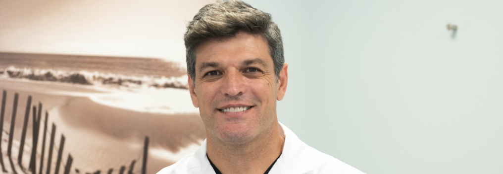 «Los pacientes aseguran que una cirugía de cabello es menos molesta que un tatuaje, y mucho menos dolorosa que ir al dentista» Juaneda