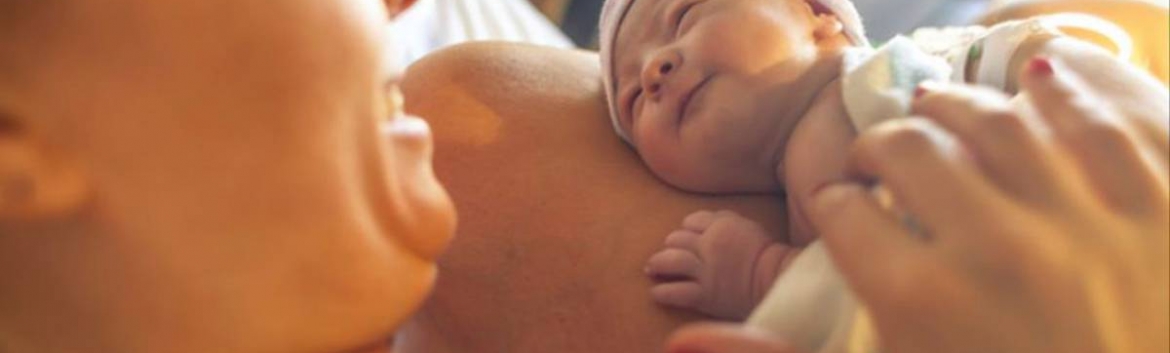 ¿Por qué es importante el contacto piel con piel para los bebés recién nacidos?  Juaneda