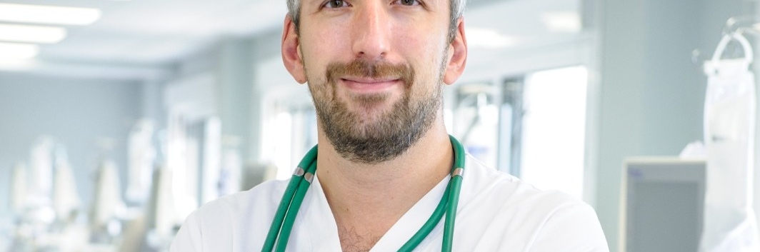 «En verano, la deshidratación puede favorecer piedras y dolor de riñones: hay que beber de dos a tres litros de agua cada día» Juaneda