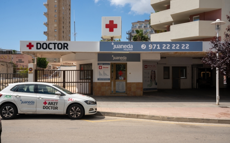 Dirigido a los visitantes de una las zonas turísticas más conocidas de Mallorca, la de Magalluf, en Calvià, este centro ofrece Servicio de Medicina General y de Urgencias.