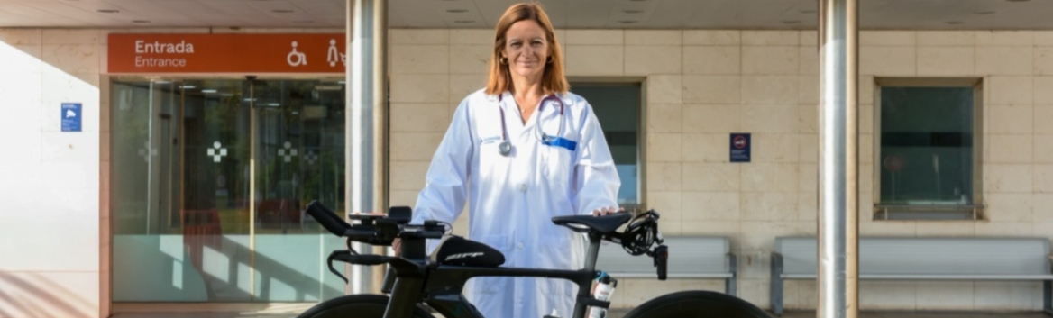 La Dra. Calderón, jefa de Urgencias de Juaneda Miramar, llevará la camiseta de Juaneda Hospitales en el Ironman de Hawaii, el próximo 10 de octubre Juaneda