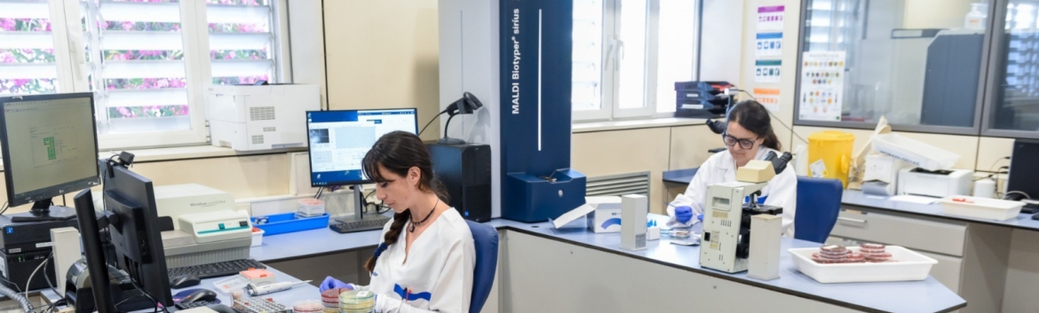 La tecnología MALDI-TOF, un «cambio revolucionario» en la velocidad de identificación de hongos y bacterias Juaneda