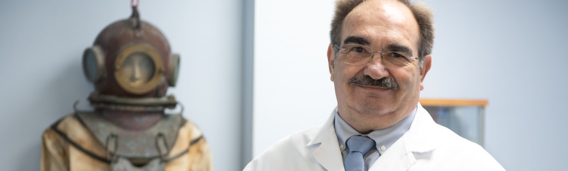 El médico de las profundidades que salva vidas en la cámara hiperbárica de Juaneda Hospitales  Juaneda