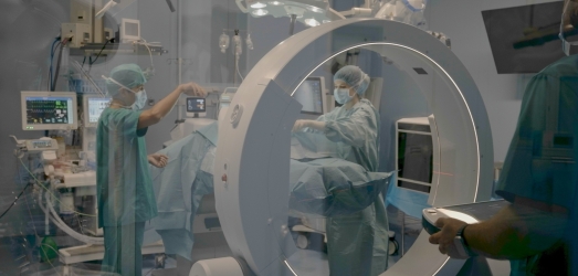 El sistema Brainlab permite intervenciones mínimamente invasivas y rápida recuperación a pacientes complejos con múltiples cirugías previas Juaneda