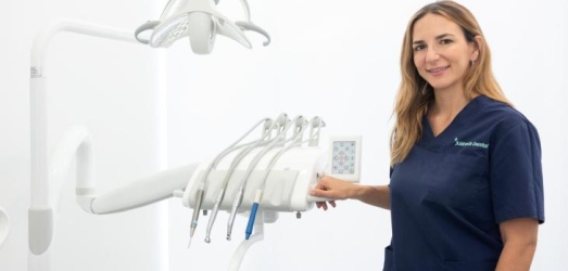 Juaneda Volver a comer y sonreír con dientes fijos sobre implantes en un máximo de 48 horas