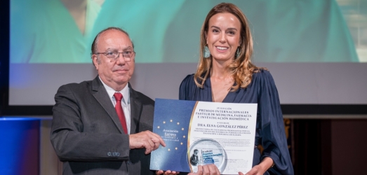 La neurocirujana Elsa González, galardonada por la AEDEEC por su trayectoria de excelencia y liderazgo en cirugía de columna Juaneda