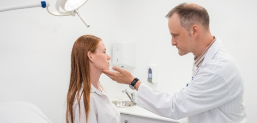 Dr. Roberston: «Quiero conseguir una cara mejor, más descansada y saludable, pero que la persona siga siendo ella misma» Juaneda