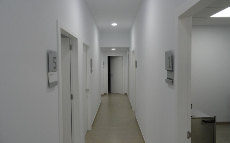  Este centro abre sus puertas de lunes a viernes, durante todo el año y trabaja con todos los seguros de salud tanto nacionales e internacionales.